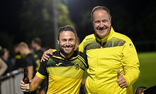 Mit einem 0:6 gegen Rödinghausen verabschiedet sich B-Ligist SV Schwarz-Gelb Bokel zwar aus dem Westfalenpokal -trotzdem war es der größte Tag der Vereinsgeschichte. Und ein ganzes Dorf war plötzlich im Fußball-Fieber. - nordphoto GmbH / Kröger