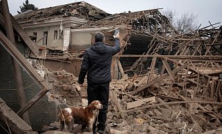 Ein durch einen russischen Raketenangriff zerstörtes Industriegebäude in Sloviansk. - Efrem Lukatsky/AP/dpa
