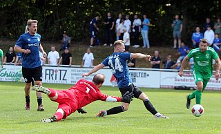 Marwin Studtrucker trifft in dieser Szene für Arminia Bielefelds Traditionsmannschaft beim TuS Bad Oeynhausen. - Wolfgang Rudolf