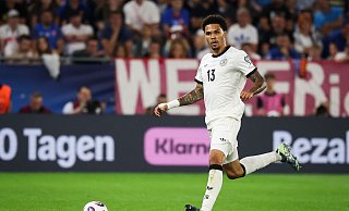 Wurde Opfer von rassistischen Kommentaren: Frankfurts Nnamdi Collins. - Christian Charisius/dpa