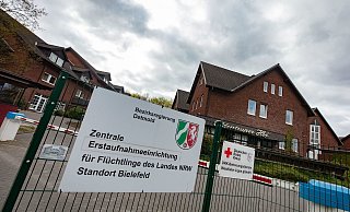 Die Polizei musste in der Flüchtlingsunterkunft am Oldentruper Hof über mehrere Stunden die Wogen glätten. - Mike-Dennis Mueller / www.mdm.photo