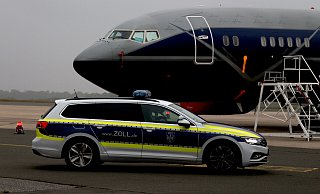 Zollbeamte haben am Flughafen Paderborn/Lippstadt erneut das Gepäck zahlreicher Fluggäste überprüft. Zur Sommersaison zieht der Zoll Bilanz. - Hauptzollamt Bielefeld
