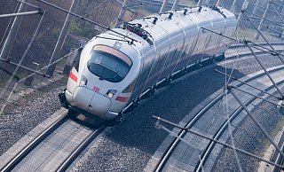 Die Deutsche Bahn erhöht zum 1. Dezember ihre Preise. - Julian Stratenschulte/dpa