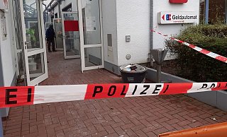 Die betroffenen Sparkassen-Filiale an der Mühlentrift von außen. Hier wurde der Geldautoamt gesprengt. - Jobst Lüdeking