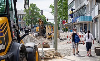 Aktuell ist die Friedrichstraße in eine Richtung voll gesperrt. - Niklas Tüns