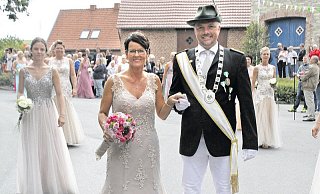 Das Hegensdorfer Königspaar: Stefan und Anita Atorf. - Johannes Büttner