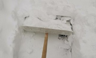 Schneeschippen wird bei diesen Massen schnell zum Frühsport. - Susanne Barth