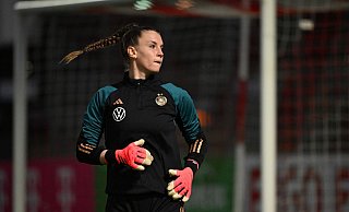 Soll in Bochum ihr Debüt geben: Torfrau Ena Mahmutovic - Marijan Murat/dpa