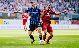 SCP-Stürmer Robert Leipertz (l.) hier im Duell gegen HSV-Rechtsverteidiger William Mikelbrencis, erzielte am Sonntag seine Saisontreffer Nummer sechs und sieben. Am Ende war er dennoch traurig. - Besim Mazhiqi