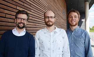 Erforschen Social Bots: Die Wissenschaftler Philipp Cimiano (v.l.), Ole Pütz und Florian Muhle. - CITEC/Universität Bielefeld