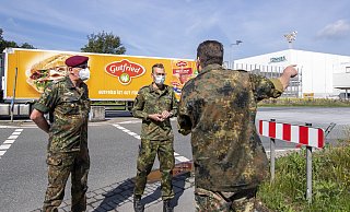 Nach einem Corona-Ausbruch in der Belegschaft musste Tönnies seinen Hauptproduktionsbetrieb bis auf weiteres herunterfahren. Sogar die Bundeswehr war für die Testung der Arbeiter angerückt. - picture alliance/dpa