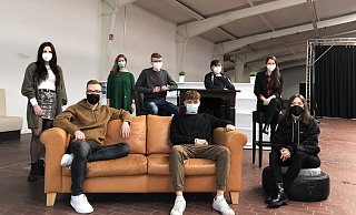 Ein Teil des Projektteams „Fahrplan Zukunft": (v. l.) Jessica Kowalczyk, Jannis Busse, Linn Kaßner Dingersen, Silas Ekelhoff, Lennart Hilker, Ann-Kathrin Albert, Sonja O’Reilly und Lisa Graf wollen jungen Menschen Perspektiven aufzeigen.  - Projektteam