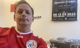 Hobby-Modellbauer Frank Wesemann hat die Tönnies-Arena im Kreis Gütersloh nachgebaut und sitzt nun schon am nächsten Projekt, einem großen U-Boot-Modell. - Privat