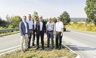 CDU-Politiker an der Bundesstraße 83: Stephan Böker (v. l.), Matthias Goeken, Ralf Göllner, Günter Weskamp, Bernhard Villmer und Christian Haase. - CDU