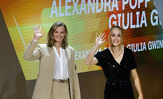 Alexandra Popp (l, neben Giulia Gwinn) lässt weiter offen, ob sie an der WM 2023 teilnimmt. - Philipp von Ditfurth/dpa
