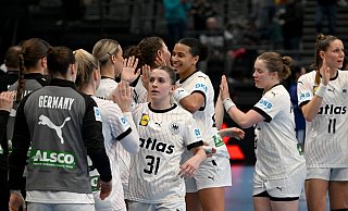 Auch Deutschlands Handballerinnen spielen teilweise in weißen Hosen. (Archivbild) - Harald Tittel/dpa