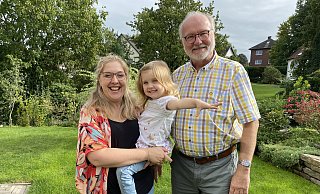 Joana Ulrich mit Tochter Aurelia (3) und Andreas Krämer vom Jugendamtselternbeirat. - Nicole Sielermann