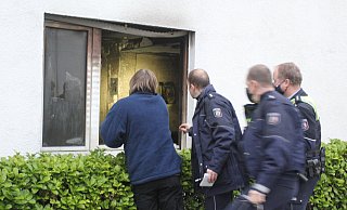 In einer Wohnung in der Schulstraße ist es nach Angaben der Feuerwehr am Mittwochnachmittag zu einer Verpuffung gekommen. - Ulf Hanke