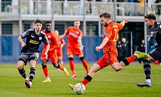 SCP-Akteur Robert Leipertz schießt in dieser Szene nach einem feinen Pass von Raphael Obermair zum 2:0 ein. - Besim Mazhiqi