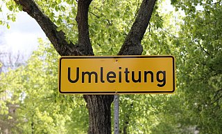 Eine Umleitung für den Kfz- und Radverkehr ist ausgeschildert. - Pixabay