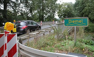 Die Arbeiten zur Sanierung der Diemelbrücke an der Kreisstraße 14 starten. - Dieter Scholz
