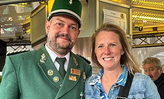 Guido Topmöller und seine Lebensgefährtin Nadine Liekmeyer sind das neue Königspaar in Oberntudorf. - St.-Hubertus-Schützenbruderschaft Oberntudorf
