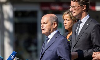 Bundeskanzler Olaf Scholz (SPD) kündigt nach dem Anschlag von Solingen eine schnelle Änderung des Waffenrechts an. - Thomas Banneyer/dpa