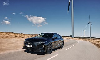 Frischzellenkur: Aus dem DS 4 wird der DS N°4 – mit neuen Antrieben und erstmals auch vollelektrisch. - @GREG/DS Automobiles/Stellantis/dpa-tmn
