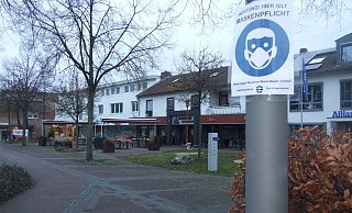An der gesamten Breslauer Straße, auf dem Wilhelm-Kern-Platz und in Espelkamps Neuer Mitte an der Gerhard-Wetzel-Straße gilt ab sofort Maskenzwang. - Karsten Schulz