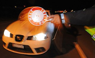 Die Polizei stoppte den Fiat, der zuvor in Schlangenlinien über den Ostwestfalendamm gekurvt war. Die Beamten reagierten erstaunt. - Symbolfoto: picture alliance / dpa