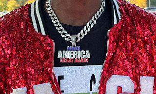 «Make America Great Again» - der Slogan von Donald Trump ist bei jeder Wahlkampfveranstaltung allgegenwärtig. - Luzia Geier/dpa