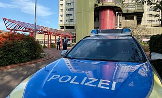 Polizei und Kripo ermittelten nach dem Tod des 26-jährigen Patientin im Klinikum Mitte an der Teutoburger Straße. - Christian Mathiesen