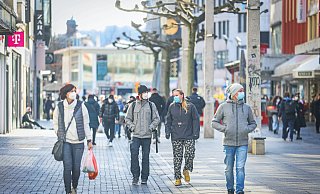Die Bielefelder Bahnhofstraße am Samstag vor den Lockerungen. Viele Kunden nutzen bereits "Click & Collect", jetzt kommt "Click & Meet". - Sarah Jonek Fotografie