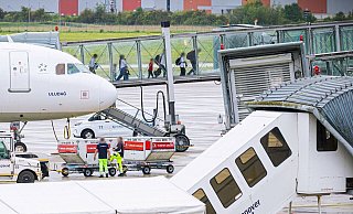 Trotz Stopp des Aufnahmeprogramms durften erneut einige Afghanen nach Deutschland ausreisen. - Moritz Frankenberg/dpa