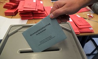 Bei der Kommunalwahl am 14. September werden die Machtverhältnisse im Stadtrat geklärt und der Bürgermeister bestimmt. Ein Kandidat gehört einer rechtsextremen Partei an. - Thorsten Gödecker Bei der Kommunalwahl am 14. September werden die Machtverhältnisse im Stadtrat geklärt und der Bürgermeister bestimmt. Ein Kandidat gehört einer rechtsextremen Partei an. - Thorsten Gödecker