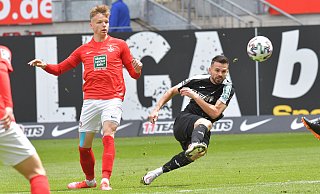 Kasim Rabihic (rechts) erzielte das zwischenzeitliche 1:0 für den SC Verl. - Jens Dünhölter
