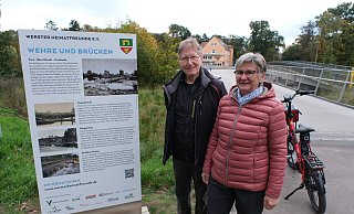Gerd Prinzhorn mit Ute Niepötter, Urenkelin des vorletzen Sielwärters am Nadelwehr. - Ulf Hanke