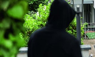 Ein junger Mann soll Kinder an Spielplätzen angesprochen haben. | Symbolbild - Symbolbild: Polizei-Beratung