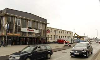 Der Hauptbahnhof in Paderborn soll einem Neubau weichen. Vorbereitende Arbeiten für den Abriss beginnen im Mai. - Viktoria Bartsch