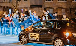 Zum Protest gegen die Corona-Maßnahmen mit Autokorso in Paderborn kamen erneut deutlich weniger Teilnehmer als in den vorherigen Wochen. - Besim Mazhiqi