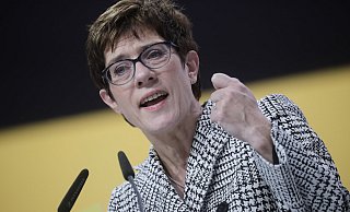 Annegret Kamp-Karrenbauer (CDU) wollte eigentlich am Freitag nach Harsewinkel kommen.  - picture alliance/dpa