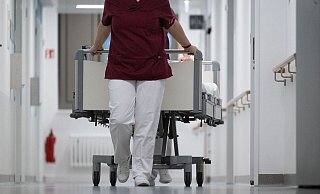 Beschäftigte in kommunalen Kliniken sind für Donnerstag zum Warnstreik aufgerufen. (Archivbild) - Marijan Murat/dpa