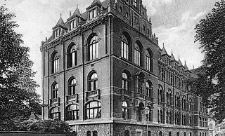 Wilhelminisch: Das charakteristische Gebäude am Münsterkirchplatz wurde 1896 als Landwirtschafts- und Realschule eingeweiht. - Kommunalarchiv