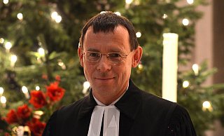 Pfarrer Eckhard Düker hat mit dem britischen Militärgeistlichen Reverend Richard Downes den Video-Gottesdienst aufgenommen. - Düker