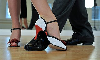 Wer tanzen lernen möchte, muss nicht weit fahren: Es gibt im Lübbecker Land einige Anlaufstellen, ob in der Tanzschule oder im Verein. - Pixabay/Bernard-Verougstraete