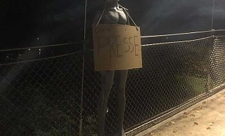 Die Puppe war am 24. Oktober an der Brücke aufgehängt worden. - Privat