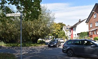 Anwohner am Schlengerbusch in Elsen wünschen sich, dass es keinen Durchgangsverkehr mehr in der Spielstraße gibt. - Mareike Köstermeyer