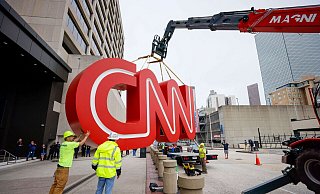 Zu Warner Bros. Discovery gehört auch der Nachrichtensender CNN. (Archivbild) - Miguel Martinez/Atlanta Journal-Constitution via AP/dpa