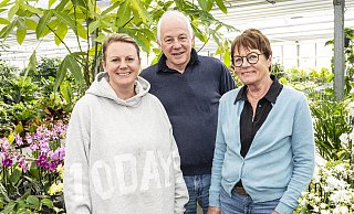 Täglich unter Blumen: Mona, Johannes und Helga Wilking führen gemeinsam den Bielefeler Familienbetrieb. - Jörg Dieckmann