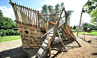 Klar Schiff machen: Das große Klettergerüst eignet sich prima zum Toben und Spielen. - Andreas Frücht